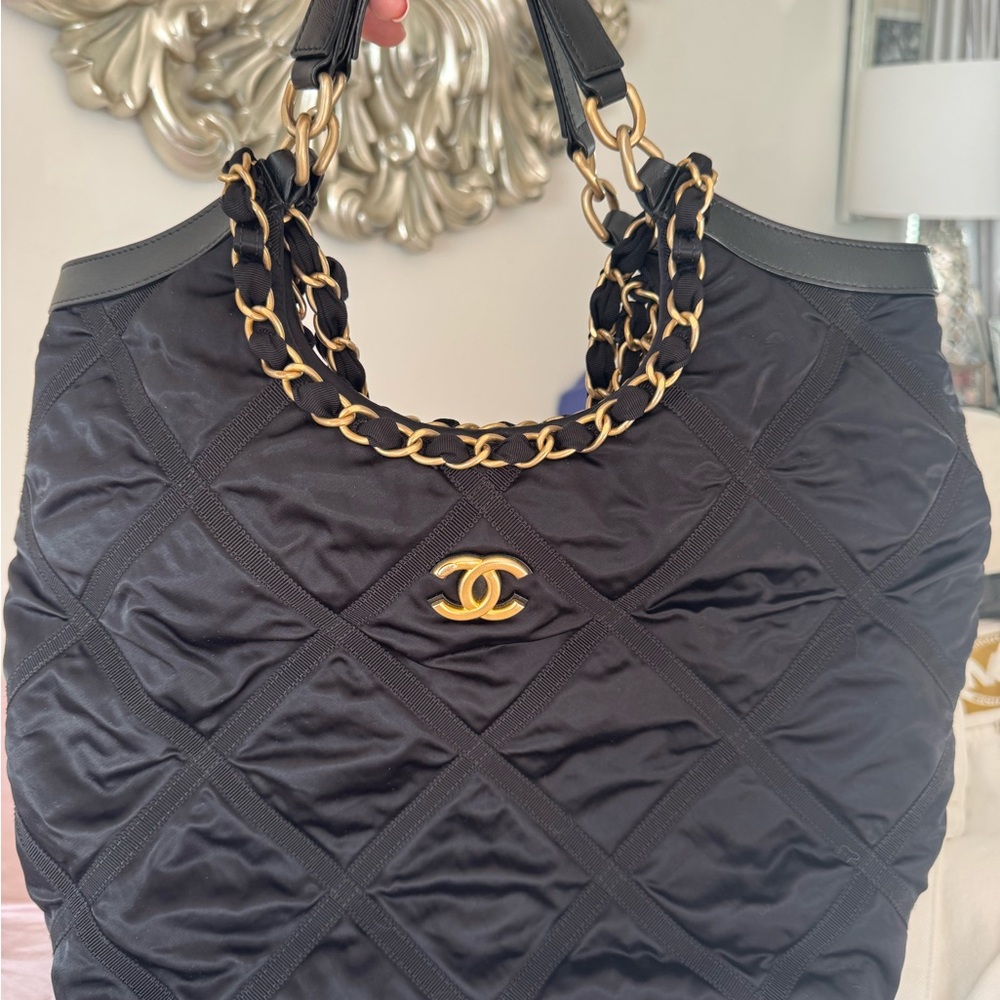 Chanel Black Diamond-Patterned Shoulder Bag with Gold Accents
